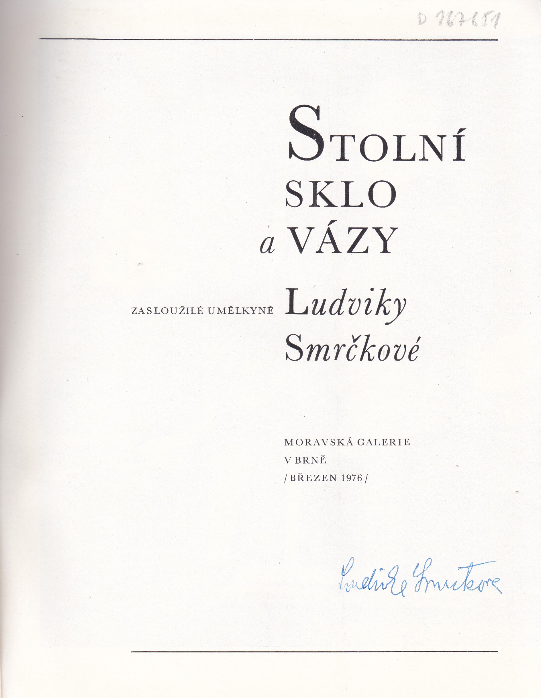 Stolní sklo a vázy zasloužilé umělkyně Ludviky Smrčkové (podpis)