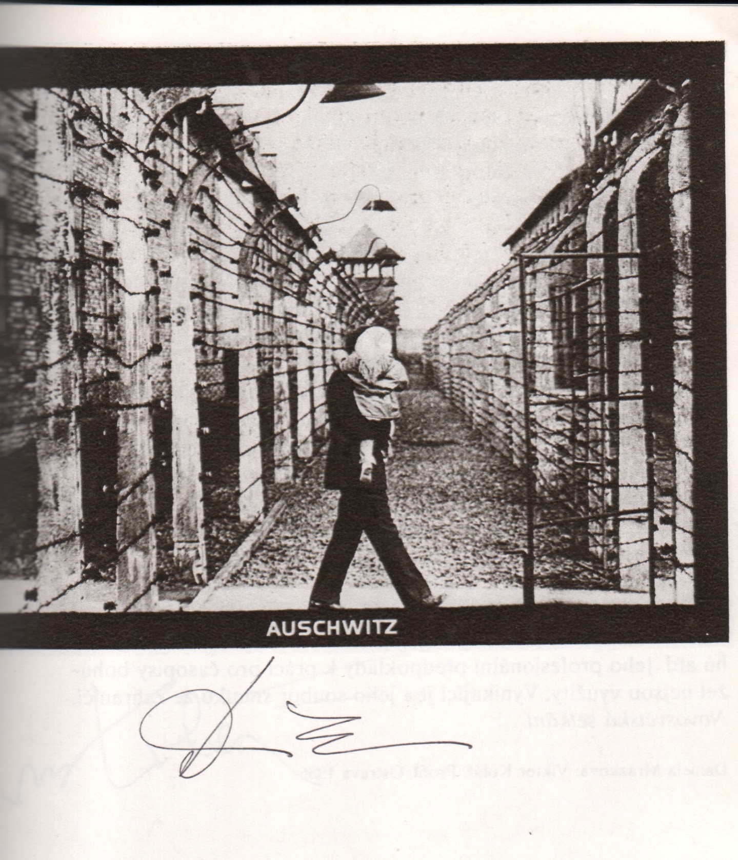 Černobílá fotografie (podpisy)
