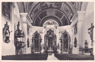 (Interiér kostela)