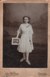 (dívka po biřmování)