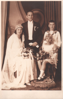 (rodinný svatební portrét)